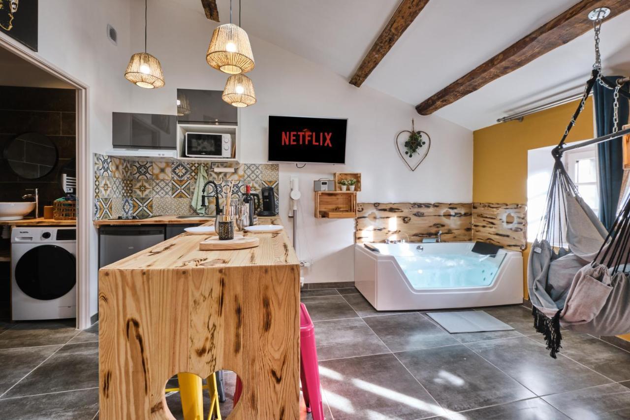 Place Carnot - Studio Tout Equipe Avec Jacuzzi Proche Toutes Commodites Carcassonne Exteriér fotografie
