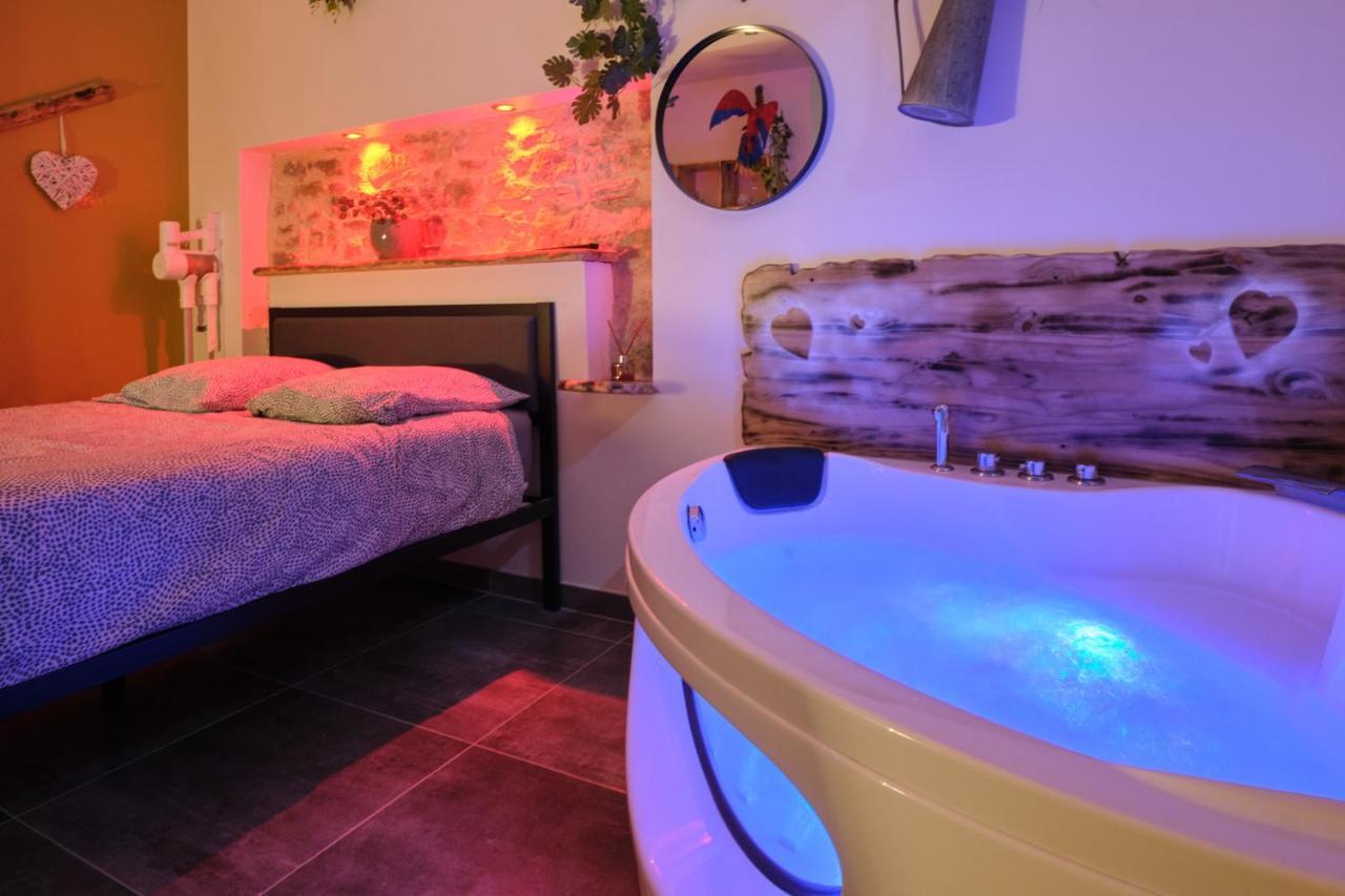 Place Carnot - Studio Tout Equipe Avec Jacuzzi Proche Toutes Commodites Carcassonne Exteriér fotografie